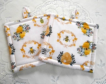 Potholders, Pr of Quilted Potholders, Floral and Bee Potholders