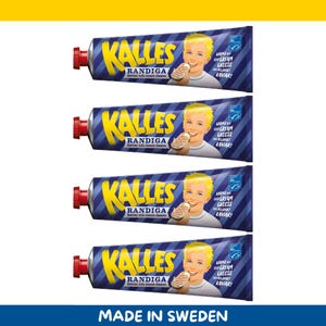 Puede incluir: Cuatro tubos de Kalles Randiga, caviar y queso crema. Cada tubo es azul con texto amarillo y una tapa roja. Los tubos presentan una ilustración de un niño rubio sonriente sosteniendo un sándwich. El texto "MADE IN SWEDEN" está en la parte inferior.