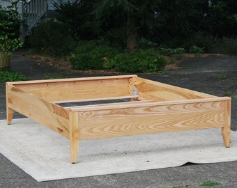 NbRnN02 +Solid Hardwood Bed, corner posts, top board on head and foot; options shown on NbRnN12, NbRnN07, NbRnN09,- natural color