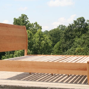 NtRnS2 Solid Hardwood Platform Sleigh Bed with Trundle, natural color image 10