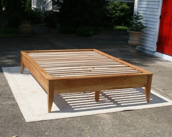 NbRsN01 +Solid Hardwood Platform Bed with corner posts without Headboard - natural color