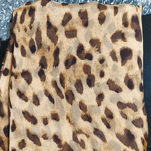 Sidenchiffong Leopardmönstrat tyg: Slät brunt material