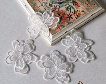 Off-white Color Flower Appliques: Embroidery Patches,Applique  (10pcs)