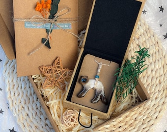 Hand-Painted Pet Portrait Ornament: Custom Cat Memorial Keepsake.