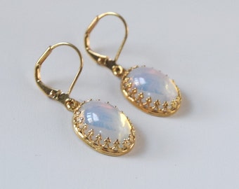 Vintage Glass Moonstone Earrings, Moonstone Jewelry, Opaline Earrings, Glass Opals, Moon Stone Earrings, Irridescent Earring, Regency Jewel