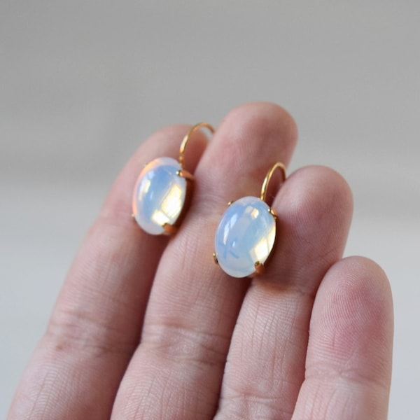 Vintage Glass Moonstone Earrings, Moonstone Jewelry, Opaline Earrings, Glass Opals, Moon Stone Earrings, Irridescent Earring, Regency Jewel