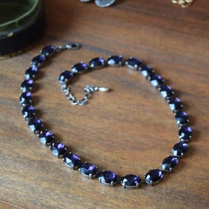 Collar de cristal violeta, collar Riviere morado oscuro, joyería de cristal violeta, collar Anna Wintour morado oscuro, joyería del siglo XVIII