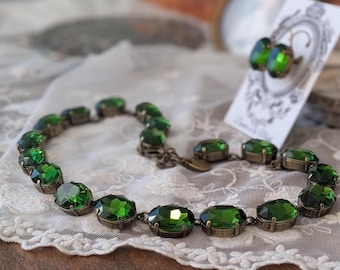 Collar verde turmalina, collar llamativo verde, collar Anna Wintour verde oscuro, collar con engaste de cristal, joyería Regency verde bosque