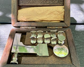 Conjunto de ferramentas antigo para reparo de amassados e deformações em caixas de relógios de bolso de relojoeiro. Raro.