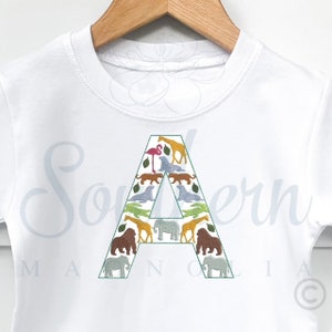 Um design de bordado do alfabeto do zoológico, fonte de bordado de zoológico, design de apliques de bordado de safári, animal bordado de safári, fonte de bordado de apliques