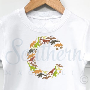 Diseño de bordado de dinosaurio, patrón de bordado del alfabeto de la letra C, diseño de bordado inicial para niños pequeños, camiseta de cumpleaños de dinosaurio DIY para niño