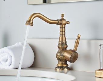 Antique Brass Basin Faucet , Single Handle Vintage Style Bathroom Sink Mixer Tap