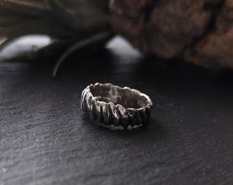 Brutalistischer Ring Silber, Strukturierter Bandring Herren Damen, Rustikal, Oxidiert Massiv, Wabi Sabi Handgefertigt | MinimalistSchmuckEU