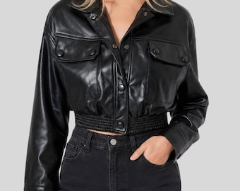 Jaqueta feminina cropped de couro preta - Jaqueta camisa cropped de couro - Jaqueta trucker de couro preta - Jaqueta de couro casual