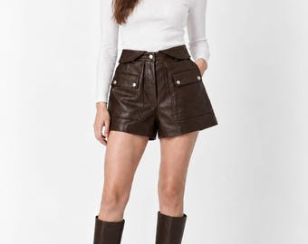 Shorts femininos de couro marrom com cintura alta – Shorts com bolsos cargo – Shorts minimalistas para streetwear