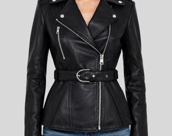 Jaqueta feminina de couro preta estilo motociclista - Jaqueta de couro com cinto - Jaqueta de couro slim fit - Jaqueta preta com zíper