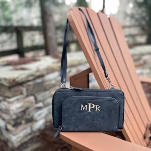 Cartera de mano con monograma personalizada, Bolso pequeño bordado con cremallera, Idea de regalo personalizada, Cartera de mano vegana con monograma, Marca Joy Susan