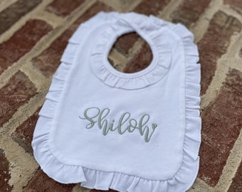 Monogrammierte Rüschen-Baby-Bib, personalisiertes Baby-Bib, Baby-Shower-Geschenk für Mädchen, weiche Baumwolle Baby-Bib, Mädchen-Baby-Bib, Monogrammed Strick
