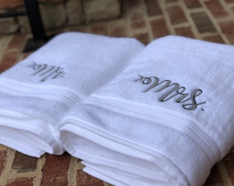 Personalized Bath Towels, Embroidered Wedding Towels, Wedding Shower Towels, Mr and Mrs Towels, Customized Wedding Towels, Housewarming Gift