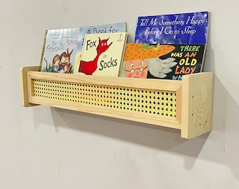 Półka ścienna dla dzieci z rattanu | Wiszący regał na książki Montessori z przednią krawędzią | Półka w stylu boho do pokoju dziecięcego, do czytania i eksponowania, szerokość 24" lub 28"