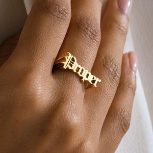 Anello gotico personalizzato con nome: anello regolabile in argento sterling con data