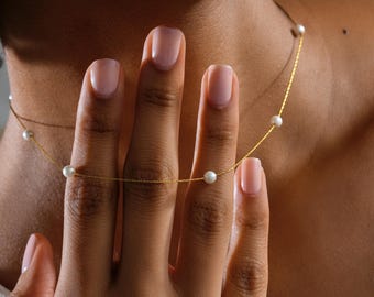 Collar de perlas minimalista, delicado collar de cadena de oro, gargantilla de perlas pequeñas, elegante joya para el día a día, regalo para ella