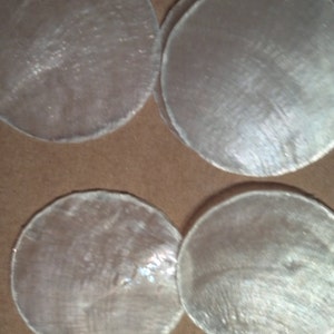 100 cartões de lugar Capiz Seashells 1" 1,5" 2" 2,5" 2,75 ou 3" polegadas Sem furos Disco plano Círculos conchas Creme natural Lembrancinhas de casamento, Material de artesanato