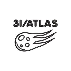 Puede incluir: Diseño bordado en negro sobre fondo blanco. El diseño presenta el texto "3I/ATLAS" sobre un cometa estilizado con múltiples elementos circulares y curvos. El cometa tiene una cola con tres líneas curvas.