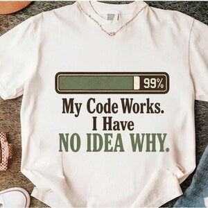 Min kod fungerar PNG, rolig programmerare tröja design, sarkastisk kodning humor