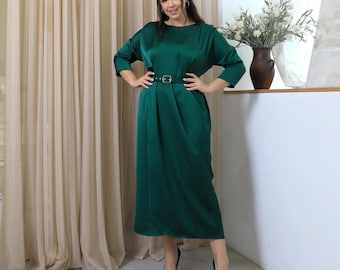 Green satin midi cocktail dress with belt, wrap-effect skirt and 3/4 sleeves
