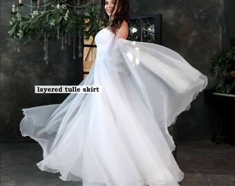 White corset wedding dress with shimmering. Bridal gown with organza skirt, puffy sleeves.