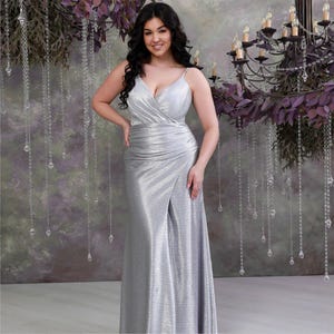 v-neck wrapped bodice dress with satin belt White By Vera Wang V-Neck Wrapped Bodice Dress With Satin Belt Size 2 Eggplant