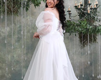 Modern simple flying corset organza-sleeved bridal dress. Off-shoulder corset wedding dress