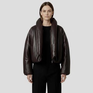 Übergroße braune Leder-Pufferjacke - Bomberjacke mit hohem Kragen
