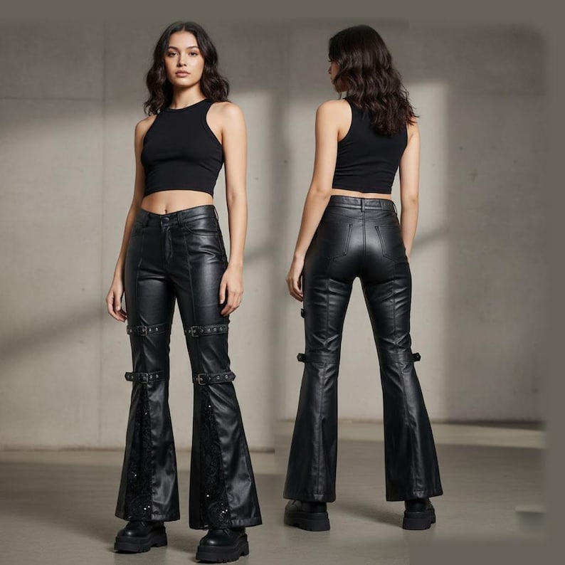 Puede incluir: Una taza de cer&aacute;mica blanca con un asa negra y el texto "But First, Coffee" en un estilo manuscrito. La taza est&aacute; sobre una superficie blanca. La taza mide aproximadamente 10 cm de alto.