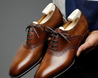Scarpe Oxford marroni fatte a mano da uomo / Classiche scarpe brogue patinate / Pelle pieno fiore formale e da lavoro