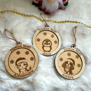 Addobbo natalizio in legno personalizzato – nome inciso + motivo animale (cane, gatto, pinguino) – decorazione artigianale