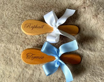 Spazzola per capelli in legno personalizzata per neonati – Regalo per neonati con nome inciso – Femmina o maschio