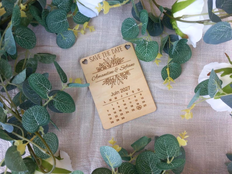 Imán de madera personalizado para anunciar la fecha de la boda – Calendario grabado con nombre y fecha – Anuncio de boda original – Madera de tilo con certificación FSC imagen 3