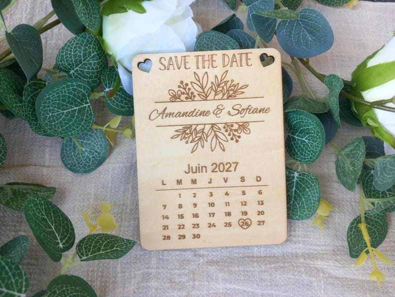 Imán de madera personalizado para anunciar la fecha de la boda – Calendario grabado con nombre y fecha – Anuncio de boda original – Madera de tilo con certificación FSC imagen 2