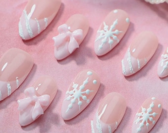 Ongles roses à presser pour la Saint-Valentin avec flocon de neige Hiver 3D Conseils français | Forme courte en amande | Matériau acrylique | Réutilisable
