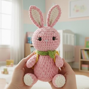Haakpatroon: teddybeer met tas en geluiddemper – amigurumi speelgoedknuffel