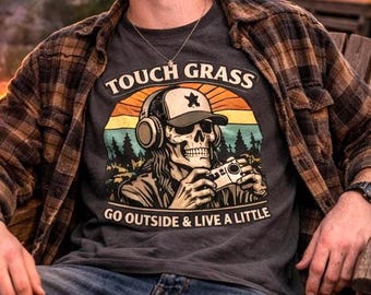 Camiseta Touch Grass, camiseta gamer para adolescentes, camiseta gamer divertida, camiseta Go Outside, camiseta gráfica para adolescentes, camiseta gamer para exteriores, regalo para niños