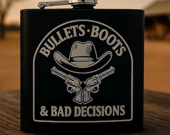 Petaca «Bolas, Botas y Malas Decisiones» • Petaca de estilo vaquero del oeste • Grabado láser en acero inoxidable negro • Regalo para él