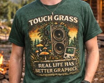 Camiseta "Toca la Hierba" con gráficos mejorados en la vida real, divertida para gamers, humor gamer, aventura al aire libre, senderismo y camping.