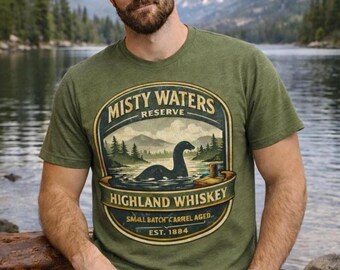 Camiseta de la Reserva Misty Waters, camiseta de whisky Lake Monster, camiseta de Cryptid, camiseta de cabaña rústica, regalo para amantes de la naturaleza, camiseta vintage de camping