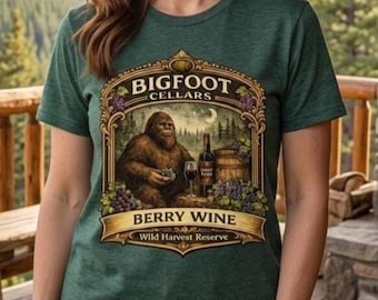 Camiseta de Pie Grande, camiseta de vino de bayas, camiseta de Críptidos, regalo divertido de Pie Grande, camiseta de Sasquatch, camiseta de amante del vino, camiseta de Críptidos del Bosque, camiseta de mujer