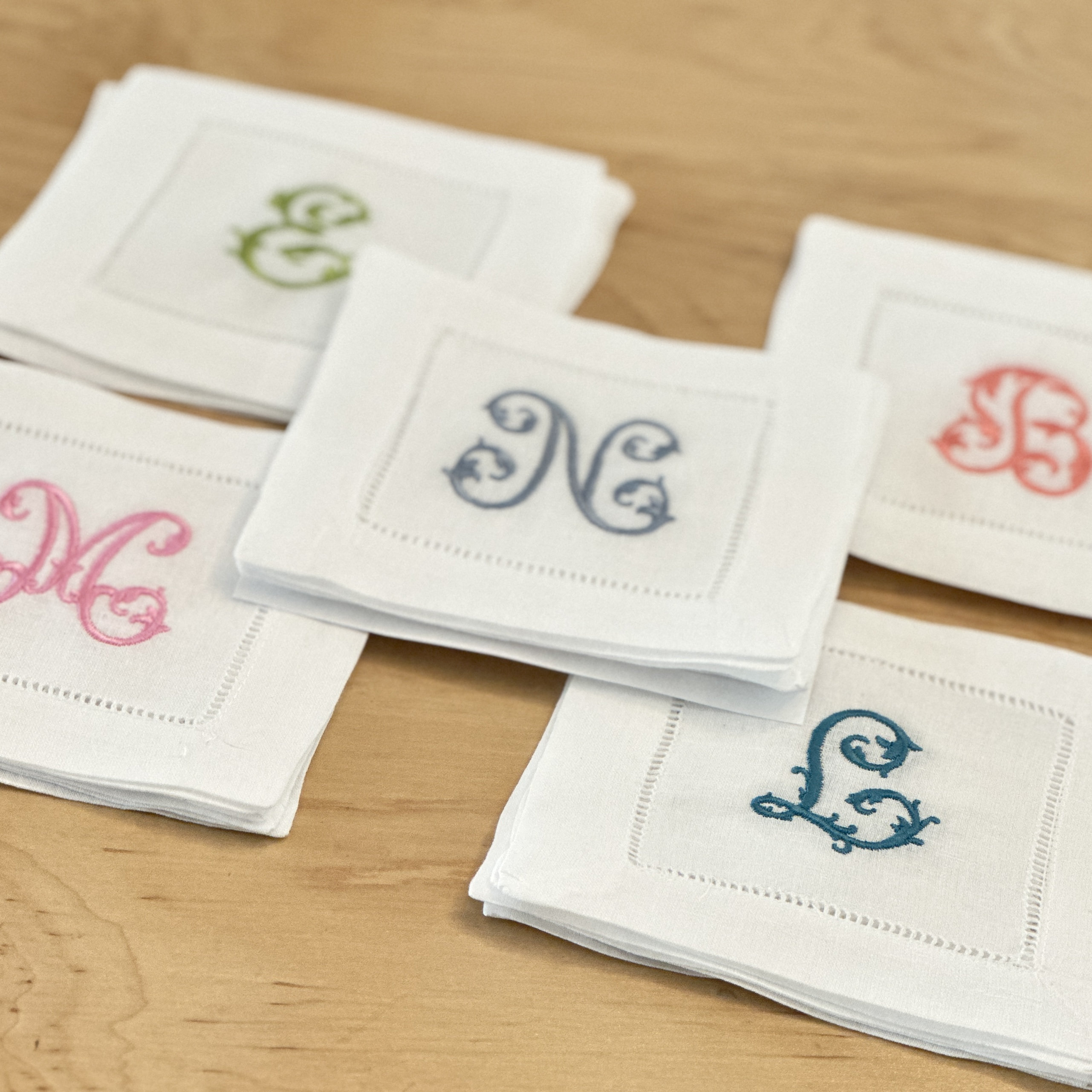 Monogrammed White Dinner Napkins - Happy Thoughts Gifts