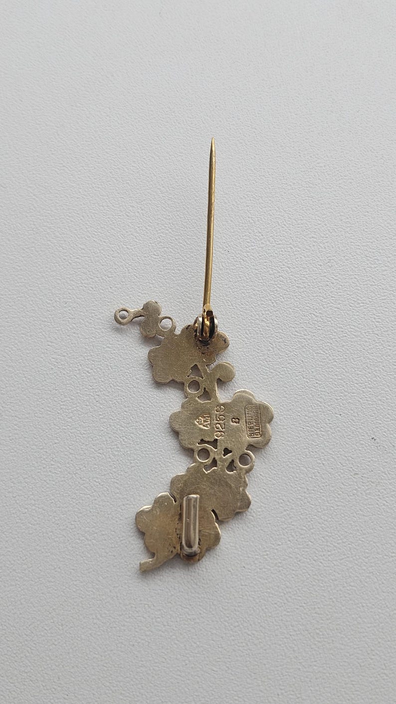 Reverse photograph and silver marks provided by seller