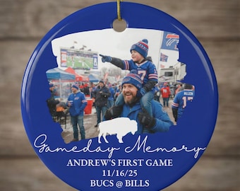 Adorno de fútbol americano de Buffalo personalizado / Regalo personalizado con foto para el día del partido / Recuerdo de fan de los Bills / Puntuación de estadísticas del primer partido / Imagen de cerámica para Navidad
